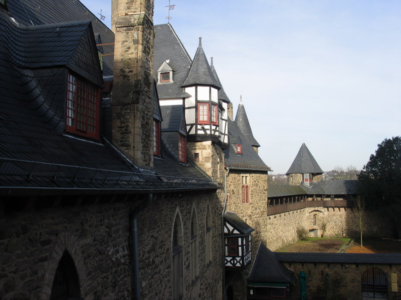 Замок Шлоссбург (Schlossburg an der Wupper) Замок Шлоссбург (Schlossburg an der Wupper)